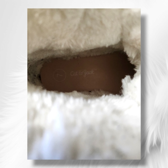 Girls Winter Boots Cat & Jack Size 7 GUC - Picture 3 of 9